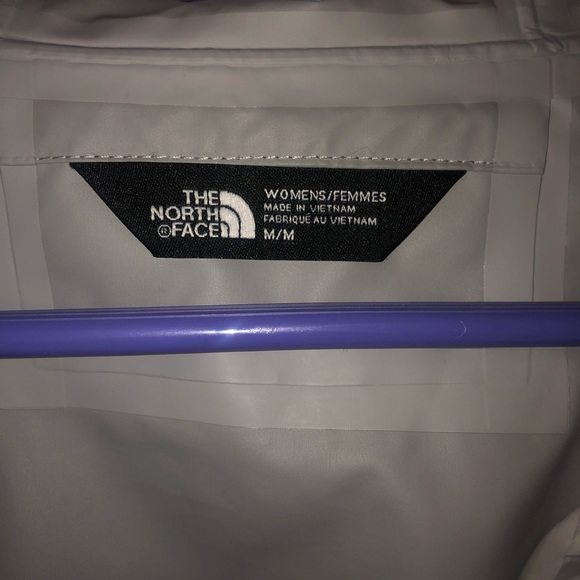 Women’s medium Northface rain jacket - Picture 3 of 4